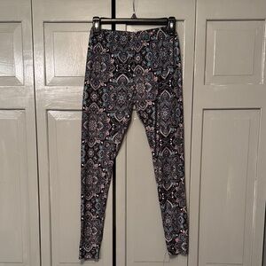 Bobbie Brooks Black and White Patterned Leggings